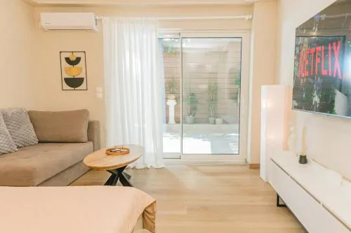 Plantaea Deluxe Studio - Athens Modern Escape