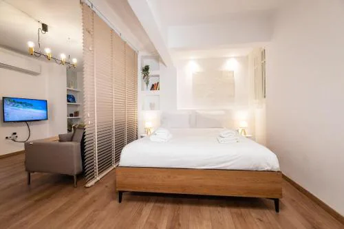 Quiet Apartment with a Garden at Exarcheia