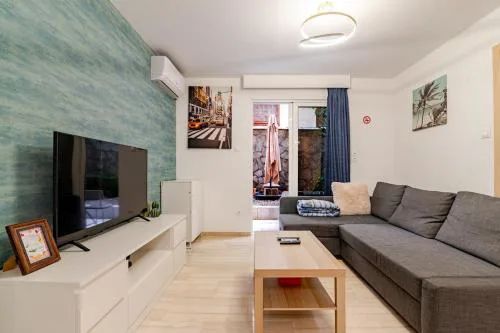 Quiet simple brand new luxury apartment by the sea
