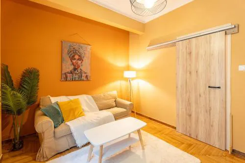 Renovated 2 Bedroom Apartment in City Centre