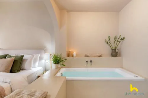 Romantic Luxury Hideaway Near Acropolis with Jacuzzi