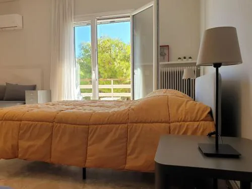 Rooftop Studio Apt - 5 Min Walk to Holargos Metro