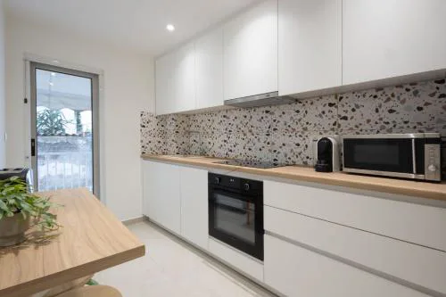 Seaside Elegance Brand New 2BD Luxury Stay
