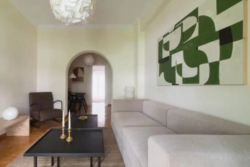 Sophisticated Athenian 2BD apt