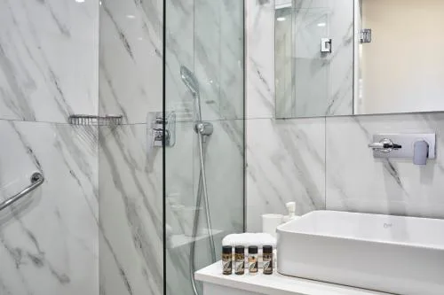 Spacious 2bd Apt in Prime Location next to Divani