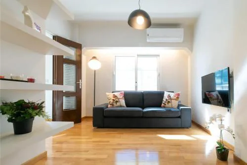 Spacious Central Apartment Close to Metro