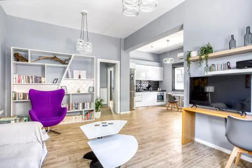 Spacious flat with courtyard in Peristeri!