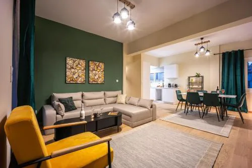 Spacious Rooftop Apt in Central Athens with Sunset Balcony