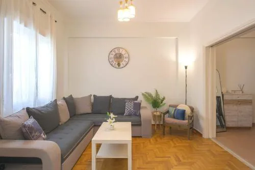 Spacious Sunny Apartment