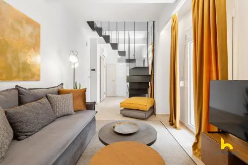 Stunning Top-Floor Duplex w Outdoor Jacuzzi!