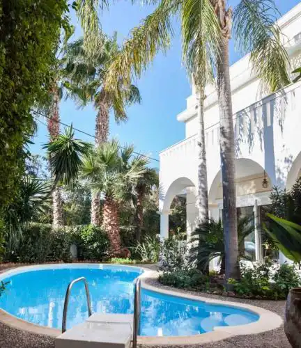 Stunning villa with private pool in Alimos Athens