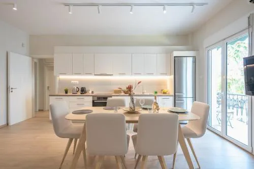 Stylish 2BDR Apt by the Acropolis