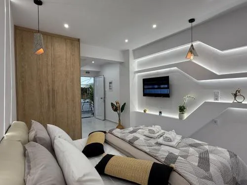 Stylish Athens Base near Acropolis & Metro