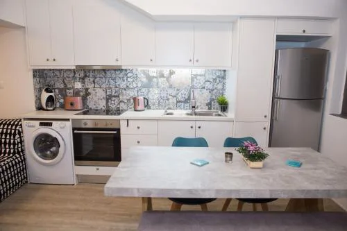 Stylish, comfortable, basement loft-like apartment with amenities