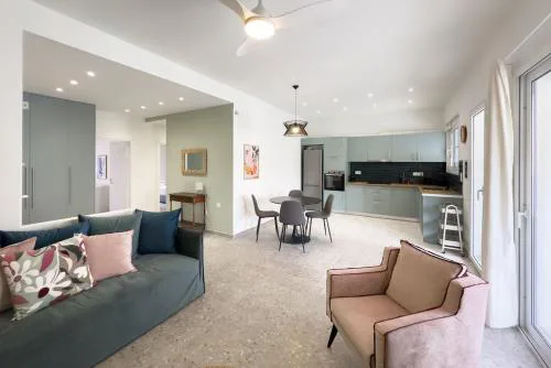Stylish Home in Petralona