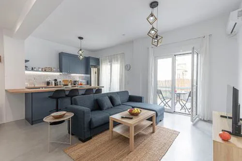 Stylish Keramikos 2BR, Bar Kitchen & Balcony
