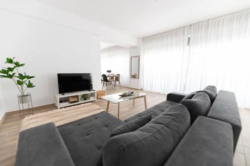 Stylish spacious apartment in Palaio Faliro (C1)