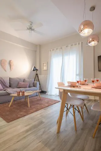 "SunBow Earth"- Boutique new Apt in Dowtown Athens