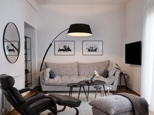 Sunny and Comfy 2bd Apt in Kolonaki
