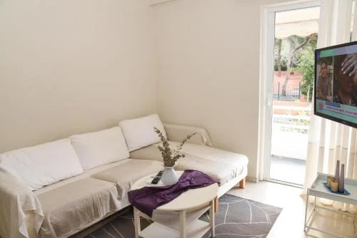 Sunny and Quiet 1 Bedroom Apt