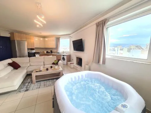 Sunny Home Private Jacuzzi Hydromassage, Fireplace, Acropolis & Lycabettus View, Underground Parking, 300m Metro Peristeri