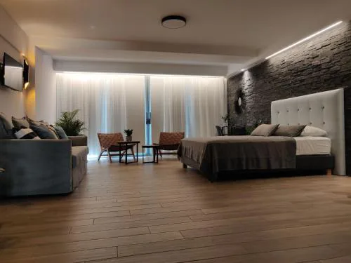Sunny lovely apartment 60 meters from the metro