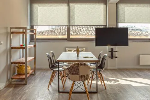 THE apartment 2 BDRS/2 BATHS luxury residence