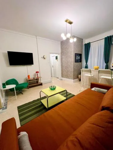 The Artist's Nook - Syntagma Escape