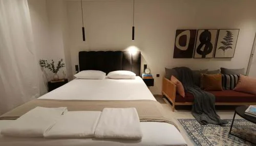 The Victoria Suite Chic & Modern Studio Stay