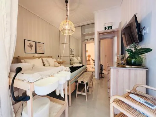 Theonisxenia Luxury Apt at Metro M3