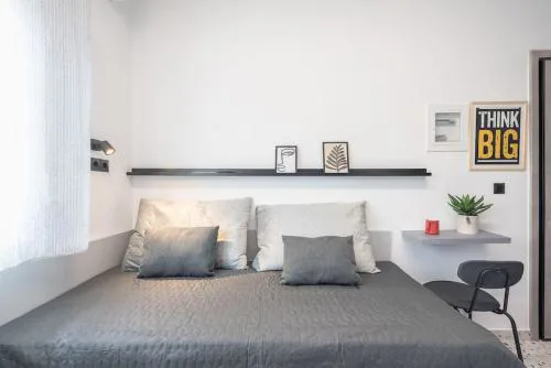 Tiny Apartment(12sqm) in Ilion close to Petroupoli