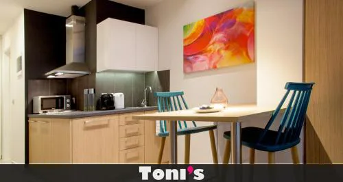 TONI'S Fashionable Studio near Presidential Garden