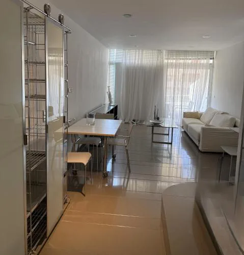 Topos exclusive Vouliagmeni ''Surfhouse''