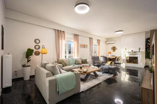 Traveler's Dream 3-Bedroom Renovated Penthouse