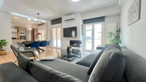 Trion Ierarchon Modern 3 bdr apt in Petralona