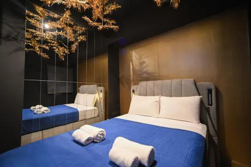 Tsakalof 17 Black Suite by Zeus Suites