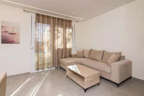 Two Bdrm Central Apartment Near the Acropolis