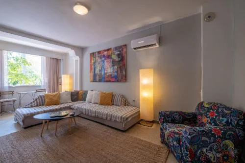 Very comfortable, close to Acropolis