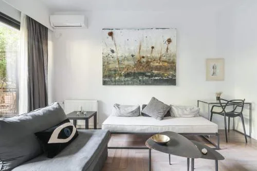 Vibrant Urban Chic Apartment