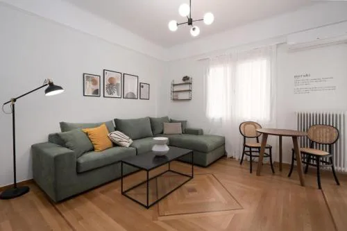 Vibrant Urban Getaway: Modern 1-Bedroom near Bars, Parks, and Metro