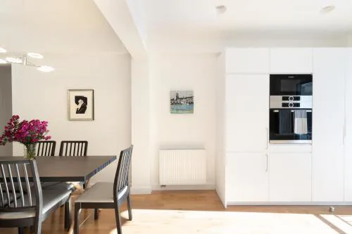 Wonderful Central Athens 2 Bedroom 2 Bath Sleeps 8