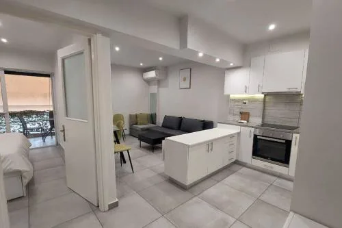 Wonderful flat in Kavouri