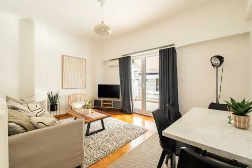 YestayHomes Two Bedroom Apartment Tsakalof