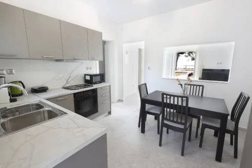 Rise & Shine Apartment 2