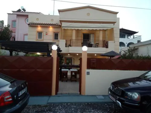VILLA AVATOS 1 - Near to the port of Rafina and the airport of Athens