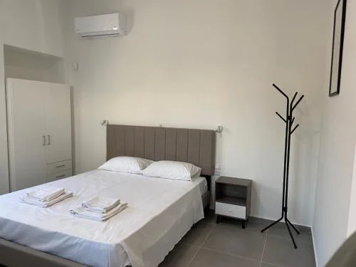Leo's Apartments