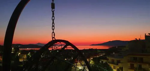 Sea & Mountain Apartment Close to Port and City