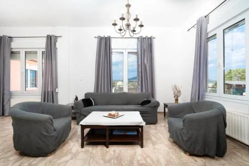 Spacious house with seaview