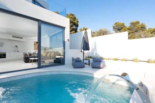 White Cliff Luxury Suites