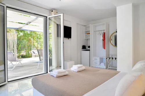 Alekos Luxury Suites - Free 24hr Transformation From To Airport